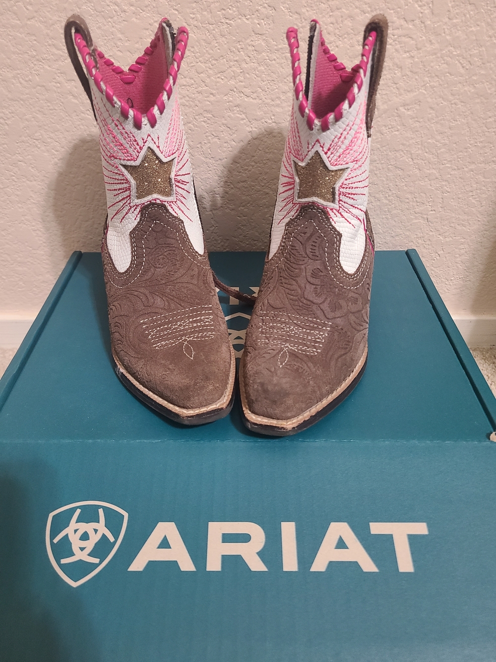 Ariat Floral Emboss/Pearl Snake & Pink Star Girls' Western Leather Boots- Size 9